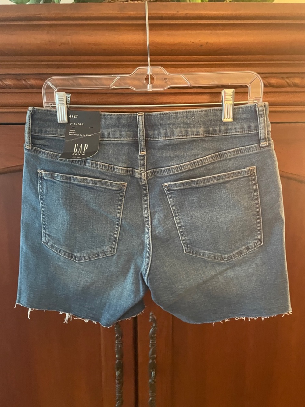 GAP Denim 5” Inch Shorts - Picture 2 of 3